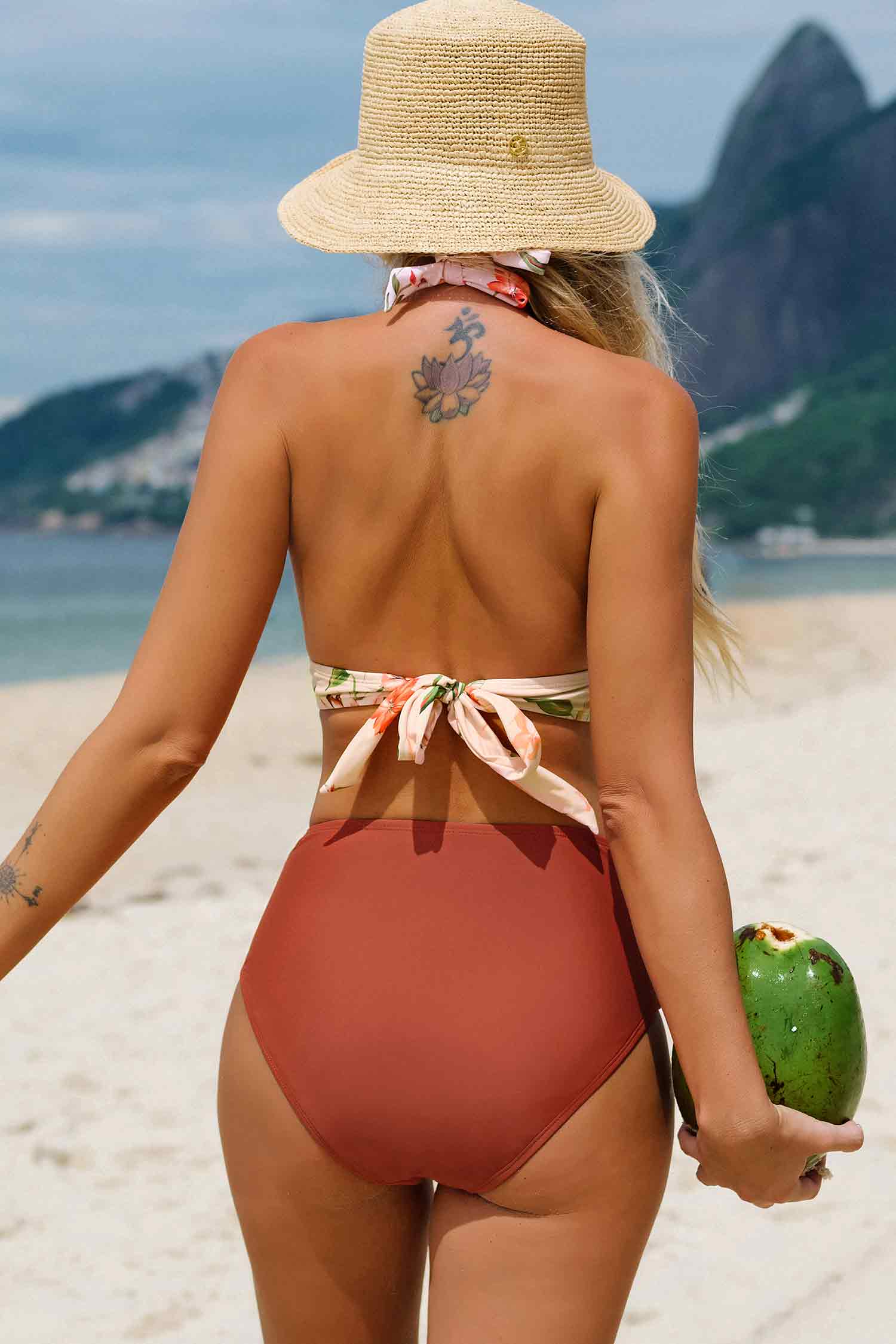 Bikini triangle longline taille haute avec col licouVentre plat